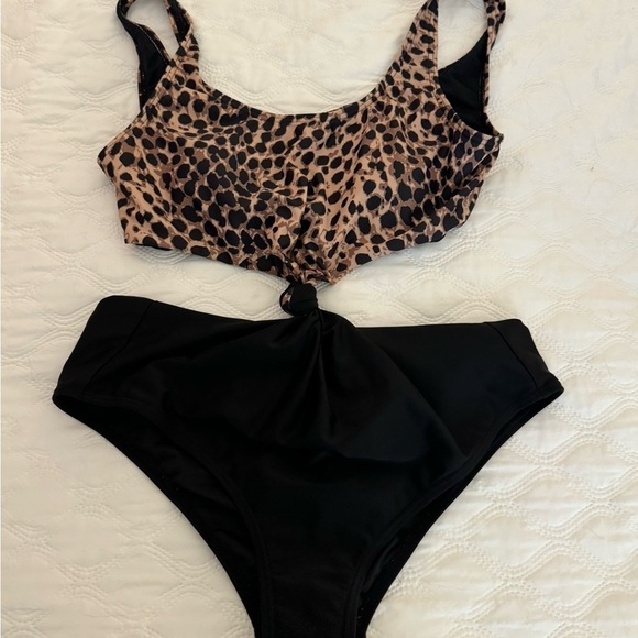 Pink Lily Animal Print top w/black bottom “one piece” size L - Picture 2 of 9